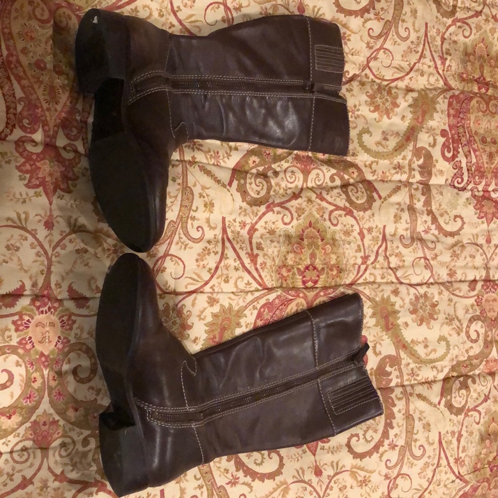 Brown boots